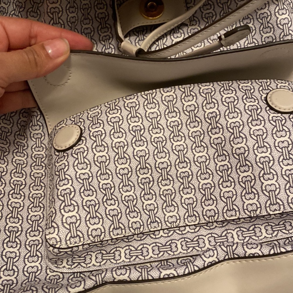 New (tag is there but fell off) Tory Burch bookbag - Picture 6 of 9